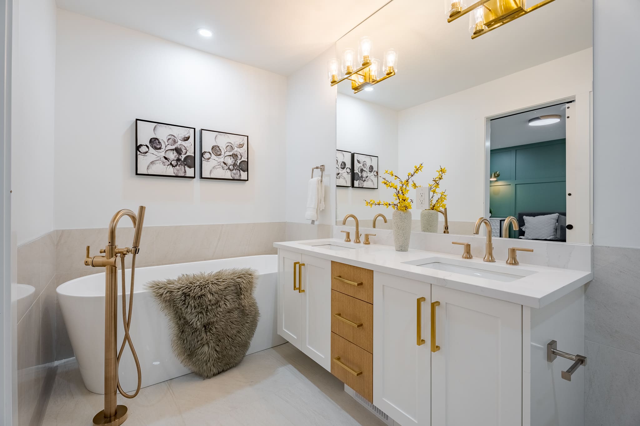 A bathroom with two sinks and a tub.