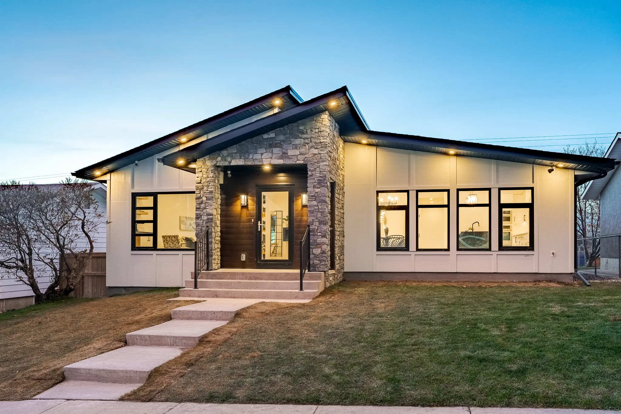 A large house with lights on the outside of it.